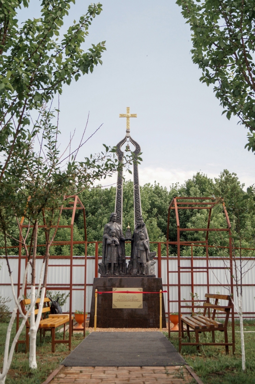 Памятник "Святое Семейство"